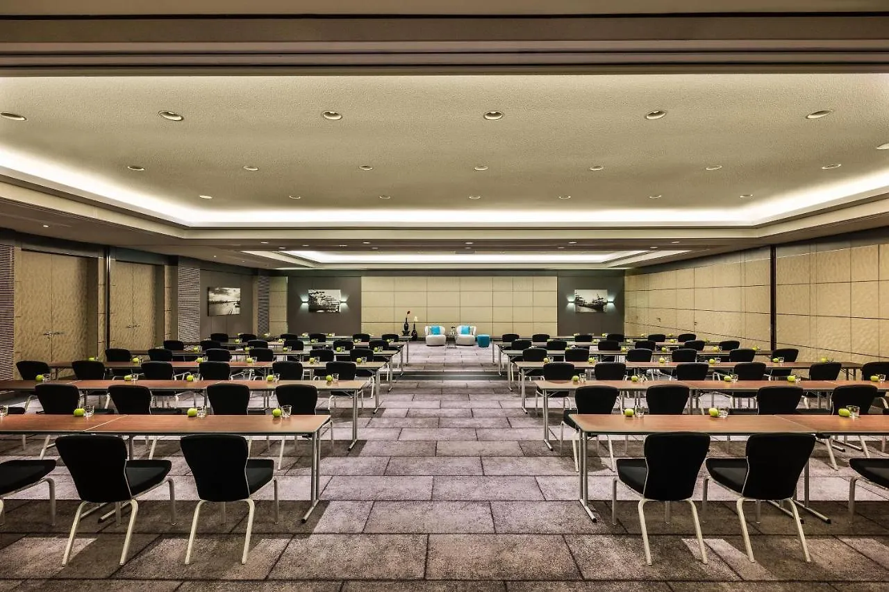 Le Meridien Hamburg 5*,