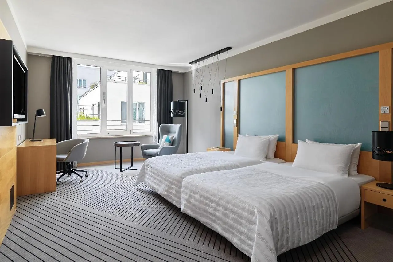 Le Meridien Hamburg 5*,