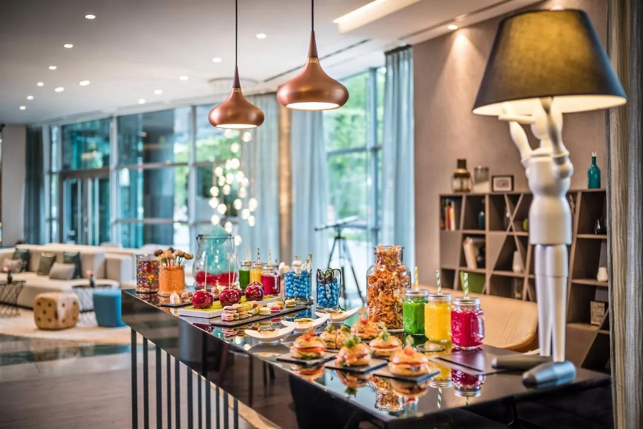 Le Meridien Hamburg 5*,