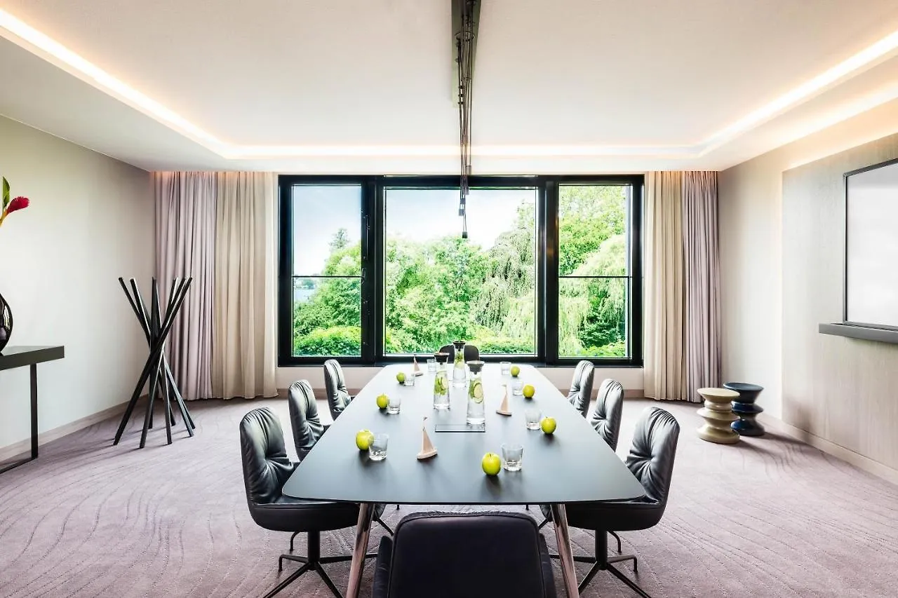 Le Meridien Hamborg 5*,