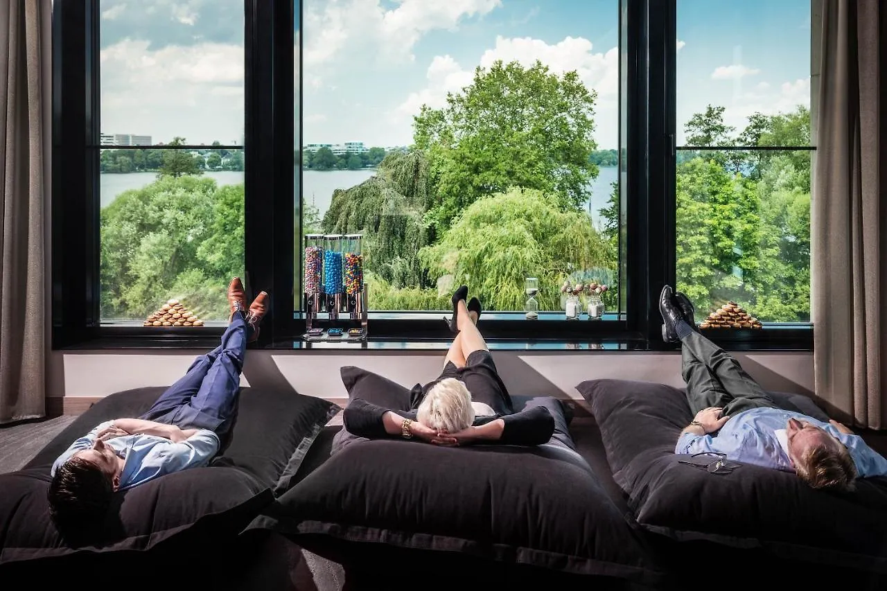 Le Méridien Hamburg 5*,