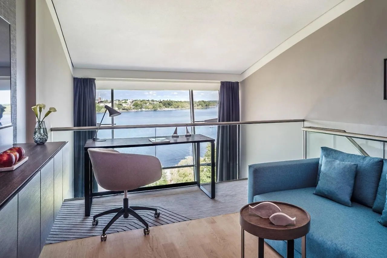 Le Meridien Hamburg 5*,