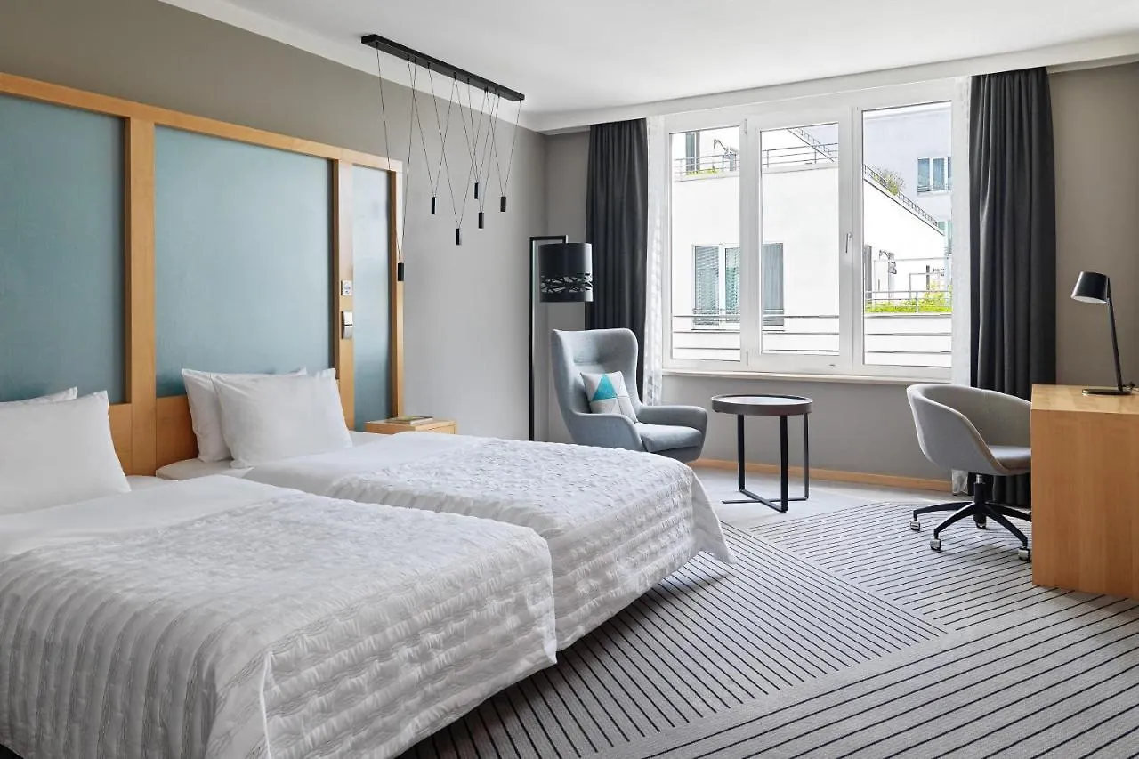Le Meridien Hamburg 5*,